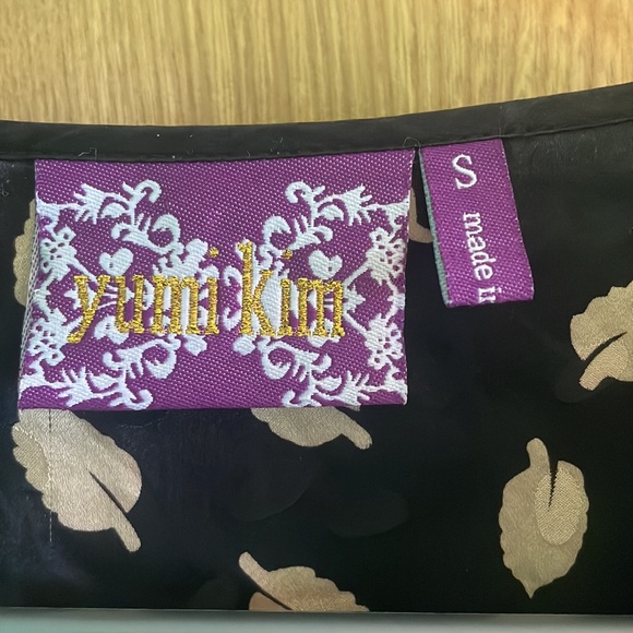 Yumi Kim | 100% silk Blouse black with leave pattern | Size S - Picture 4 of 6